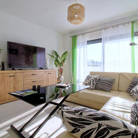 Center Location, Ac, Swimming Pool, And Parking Apartment Olhao Luaran gambar