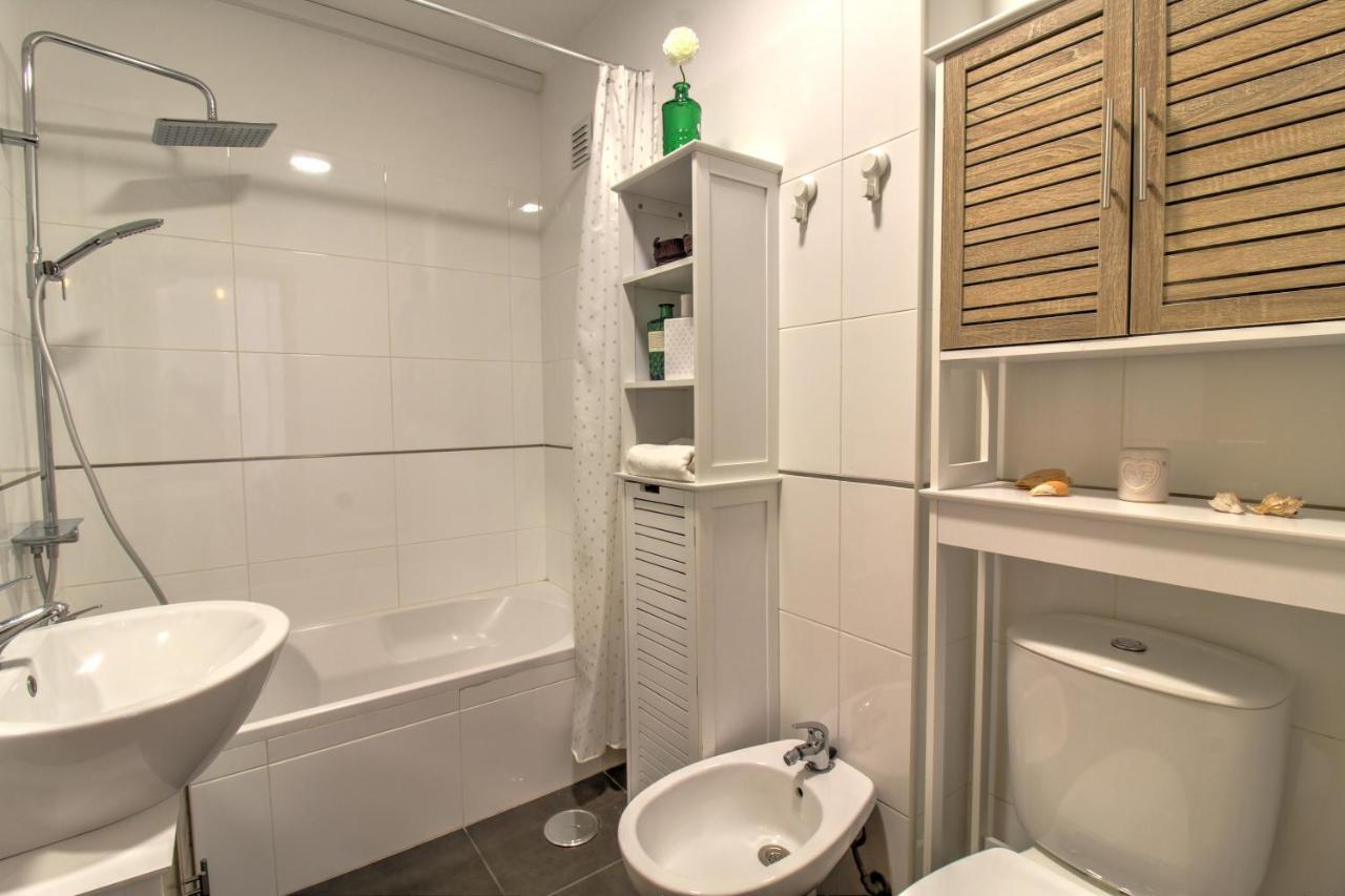 Center Location, Ac, Swimming Pool, And Parking Apartment Olhao Luaran gambar