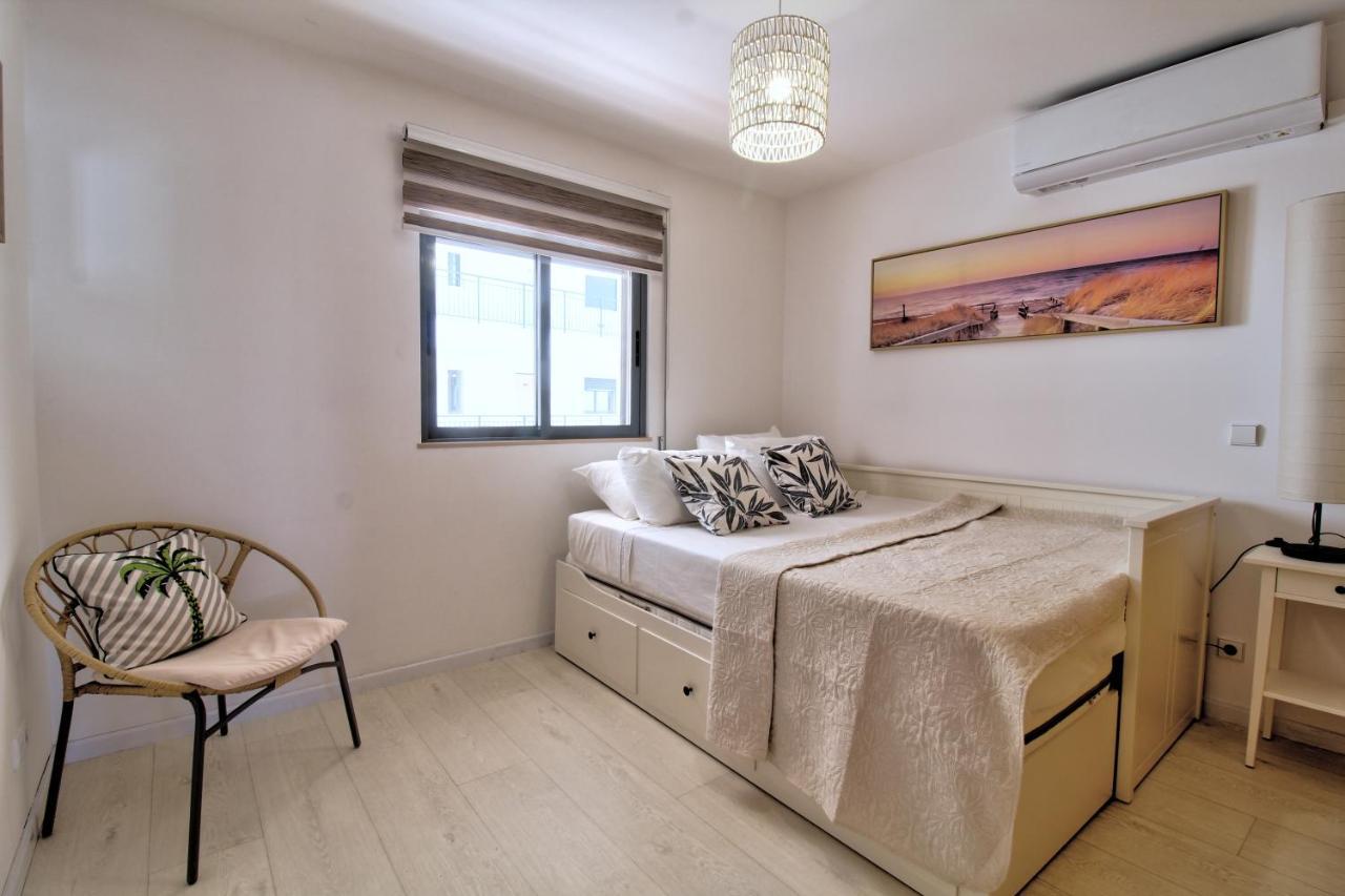 Center Location, Ac, Swimming Pool, And Parking Apartment Olhao Luaran gambar